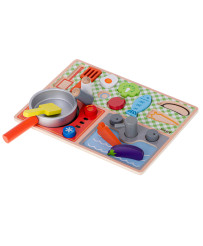 Children's kitchen plate with cutting board