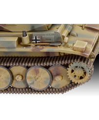 Revell Plastic Model PzKpfw II Ausf.L LUCHS (Sd.Kfz.123) 1:72