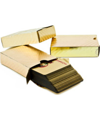 Kuldsed plastist mängukaardid dekoratiivses karbis
